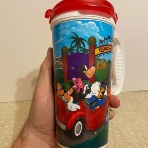 🏰 Vintage Disney & Friends Travel Mug 🏰